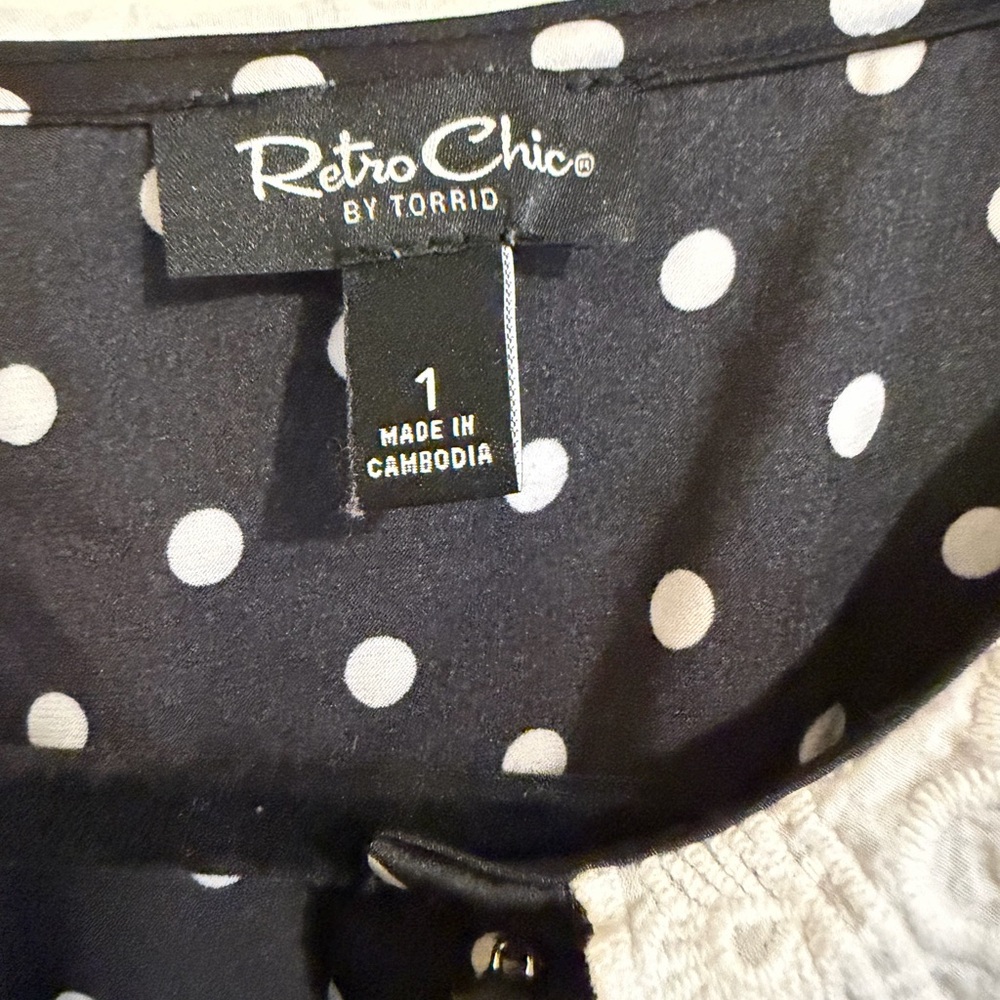 Retro chic by torrid black with white polka dot lace collared blouse - Picture 3 of 5